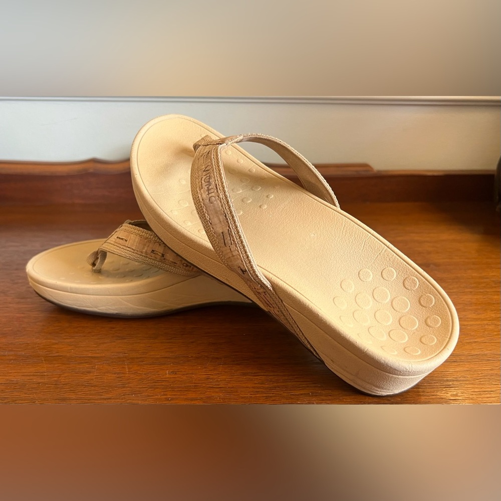 Vionic Women's, High Tide Platform
Sandal Cork 7